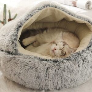 Luxurious Cream and Gray Faux Fur Throw cat bed w/under hidden warm compartment